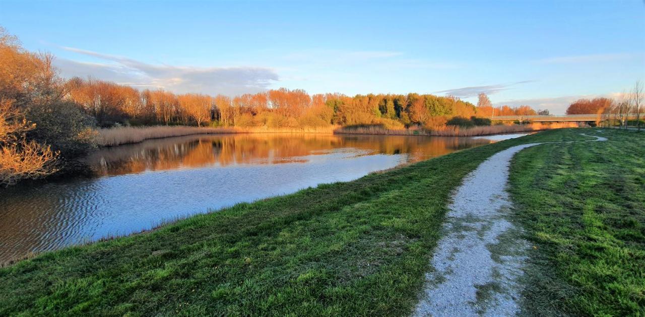 Inntermezzo Almere Luaran gambar