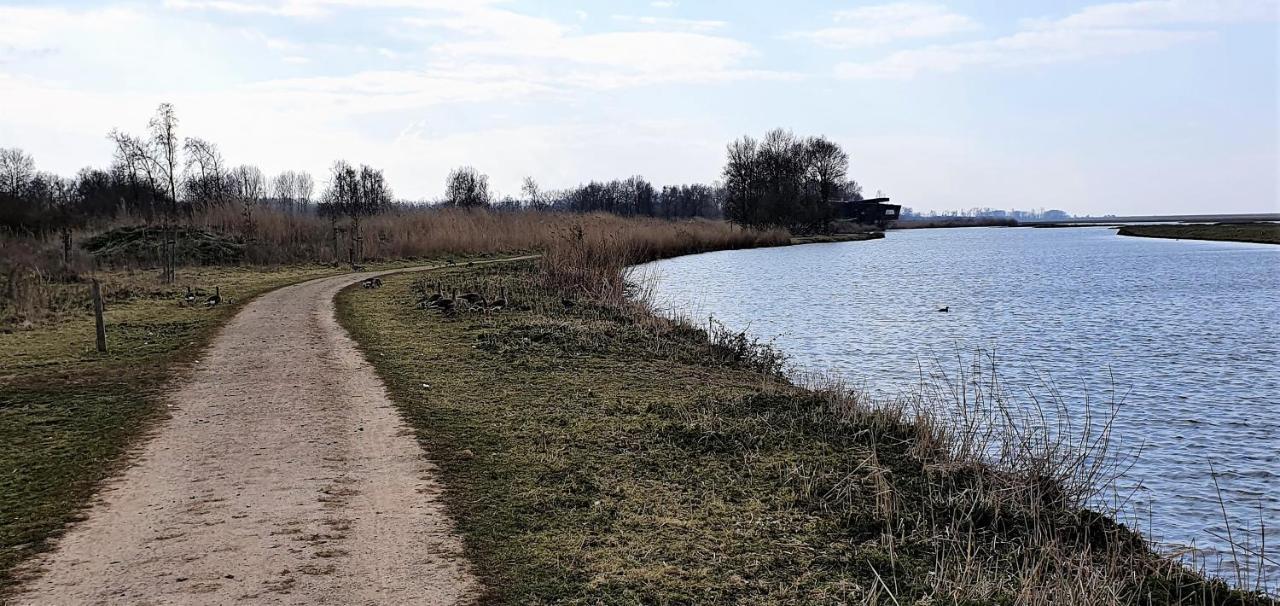 Inntermezzo Almere Luaran gambar