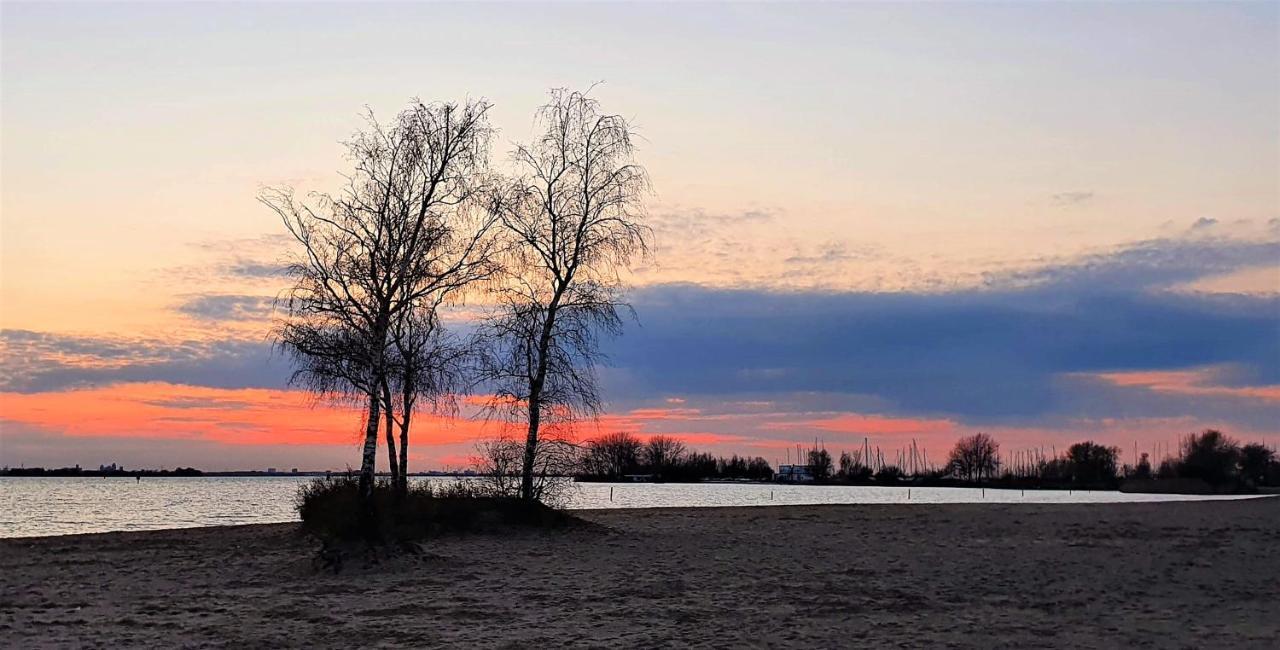 Inntermezzo Almere Luaran gambar