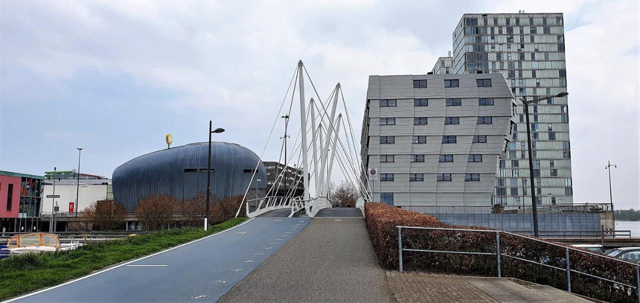 Inntermezzo Almere Luaran gambar