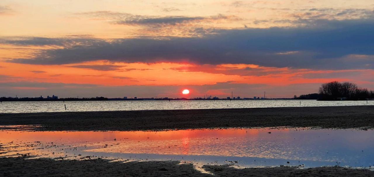 Inntermezzo Almere Luaran gambar